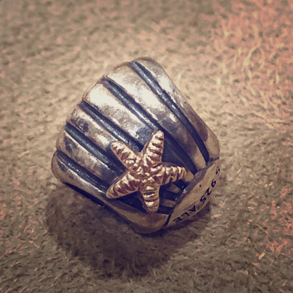 Pandora sea shell charm with 14k gold starfish ❤️